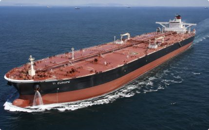 Petrolero de gran tamaño en el mar